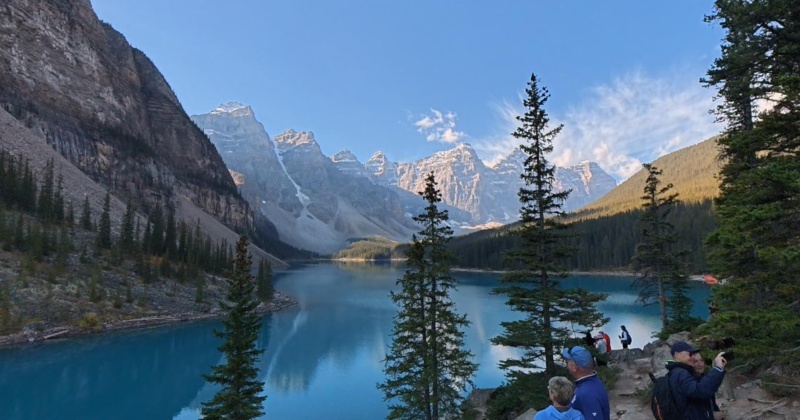 2026.09.22 Moraine Lake at Top of Rockpile (360)